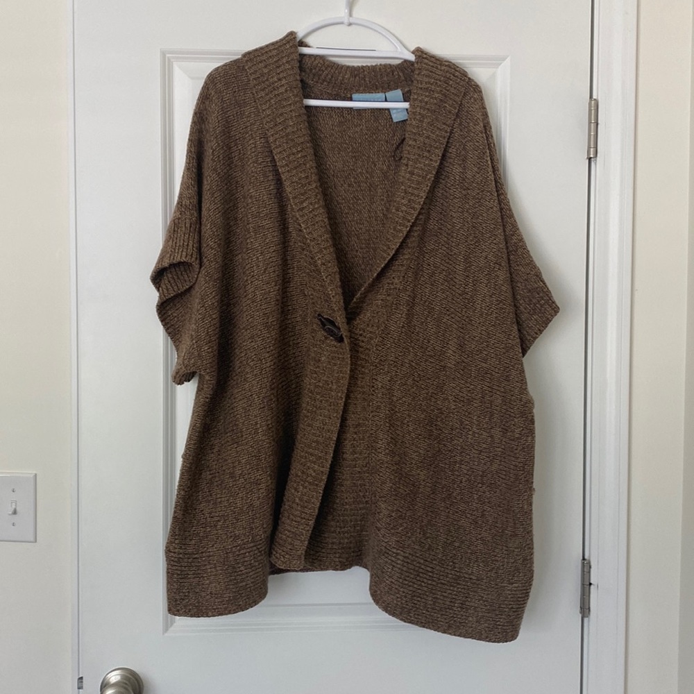 Shawl type short sleeved sweater